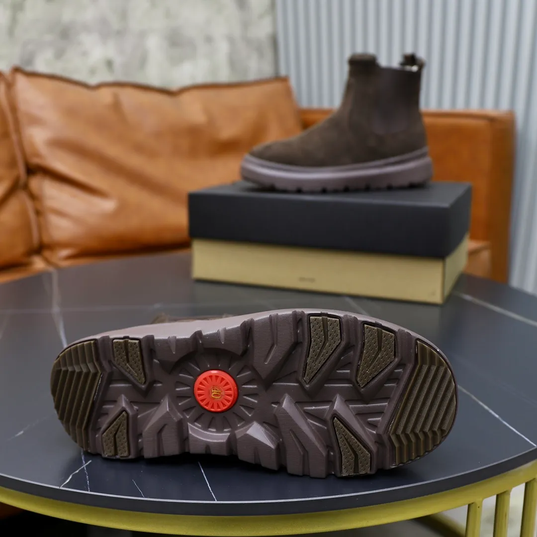Ex-factory price: 540💰Thick wool imported from Australia Brand: UGG genuine purchase Size: 39-44 (45 customized) Grade: Official website 1:1 Material: First layer of genuine leather waterproof and antifreeze upper Real wool lining Original non-slip and wear-resistant outsole Style category: Men's casual shoes Trendy style Comfortable on the feet Color: Official website color synchronization